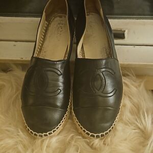 AUTHENTIC CHANEL BLACK LEATHER LOGO ESPADRILLES SIZE 39